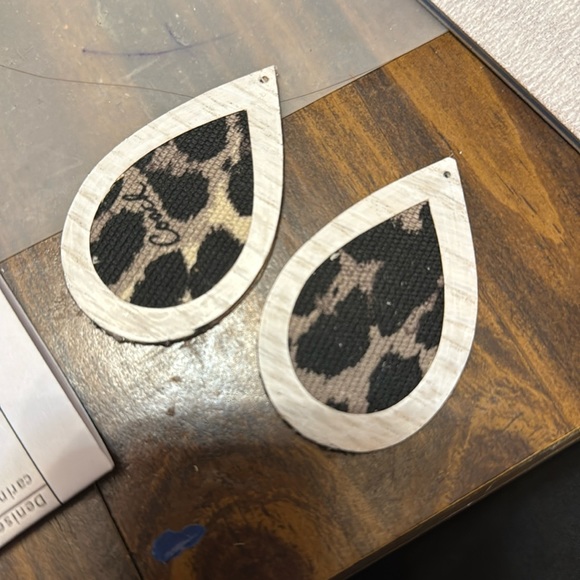 Handcrafted tear drop shaped hand stitched earrings, make your own - Picture 5 of 11